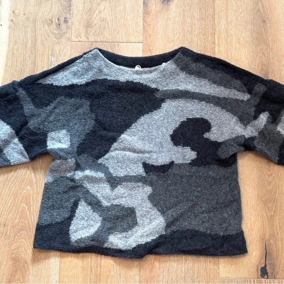 NWOT Margaret O'Leary Black & Gray Sweater, with Gathered Sleeves, Size XS